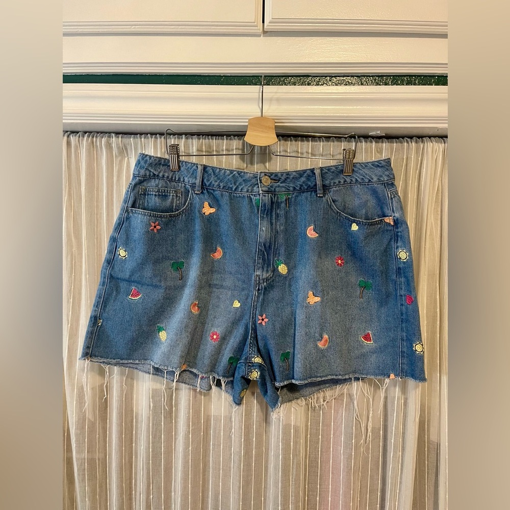 High Waisted Embroidered Shorts